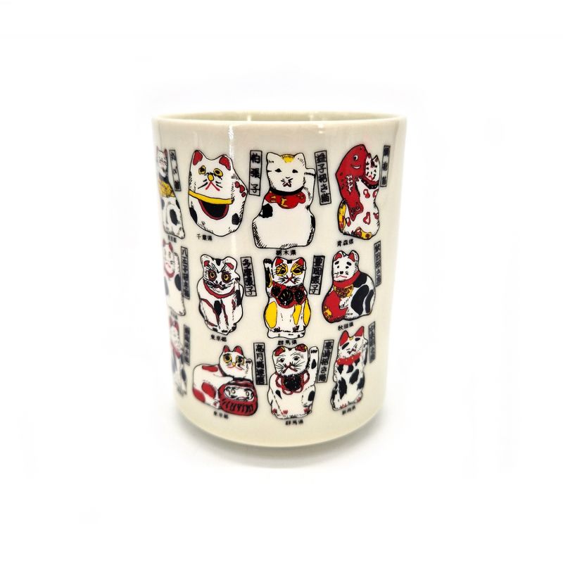 traditional Japanese tea cup with MANEKINEKO designs