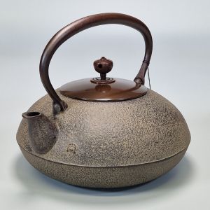Bollitore giapponese in ghisa con coperchio in rame, HIRAMARU, bronzo