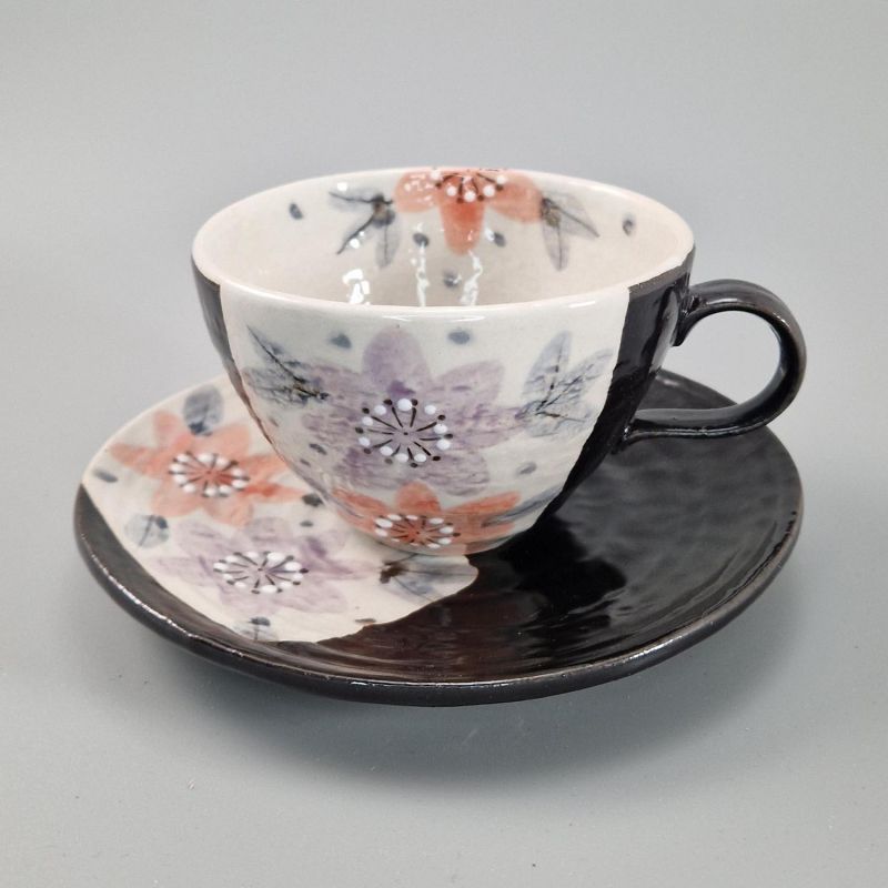 Keramische Teetasse mit Griff und Untertasse, schwarz und Blumen - HANA